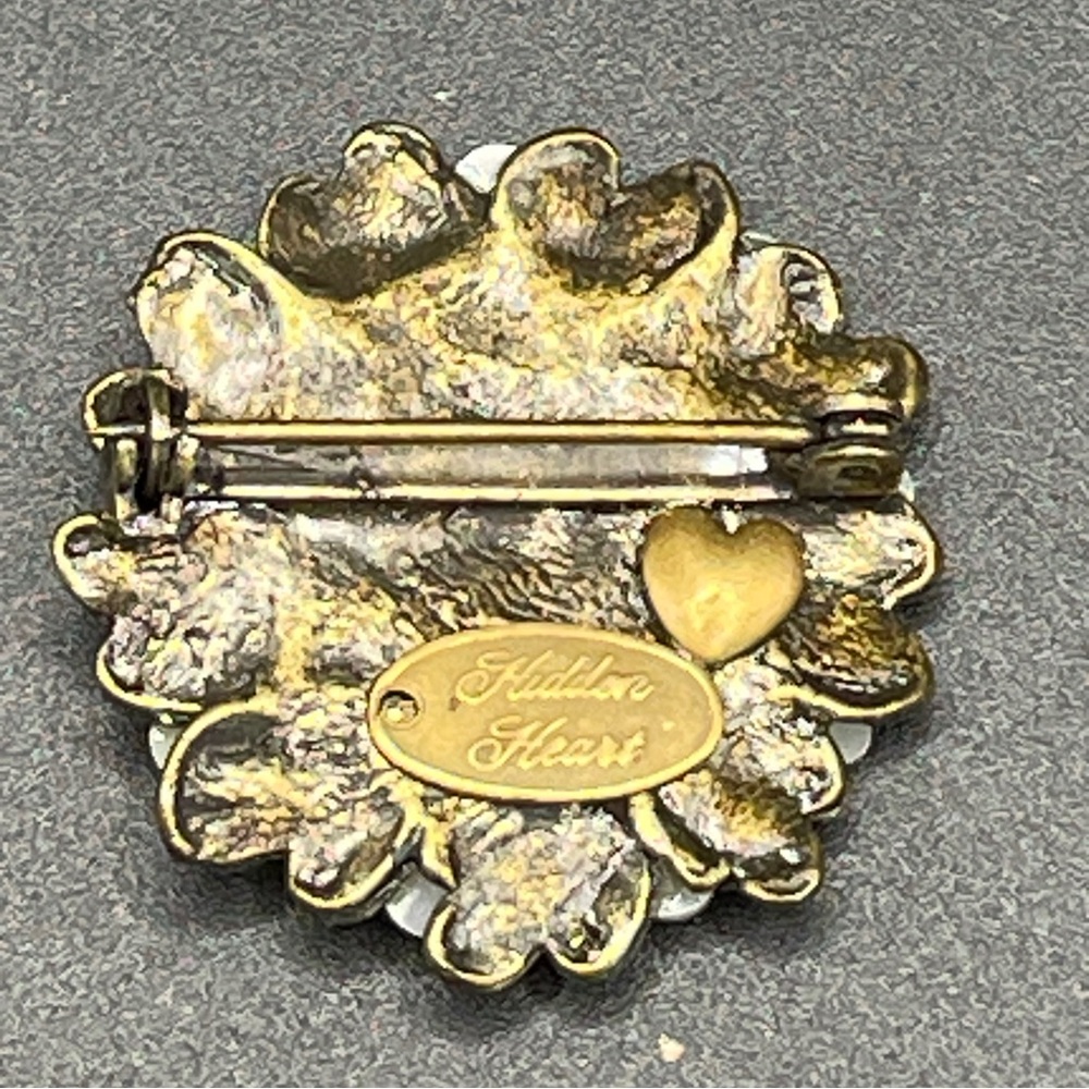 Vintage “Hidden Heart” Gold Filigree Pearl & Crystal Brooch - Exquisite! ✨ - Picture 5 of 10